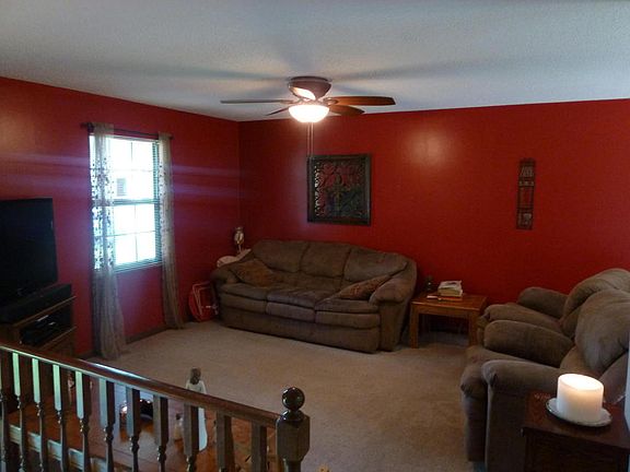 2nd image of 712 Ike Ln