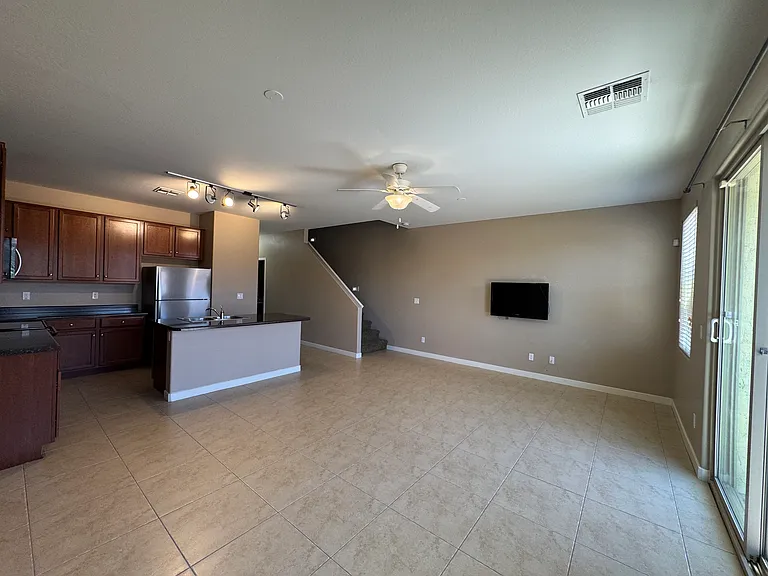 1115 E Cedar St — Photo 5