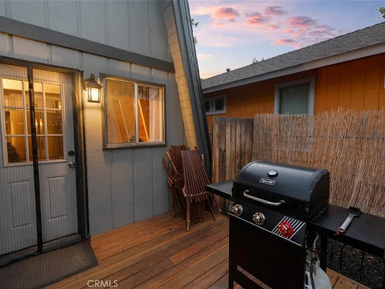1056 Sierra Ave — Photo 26