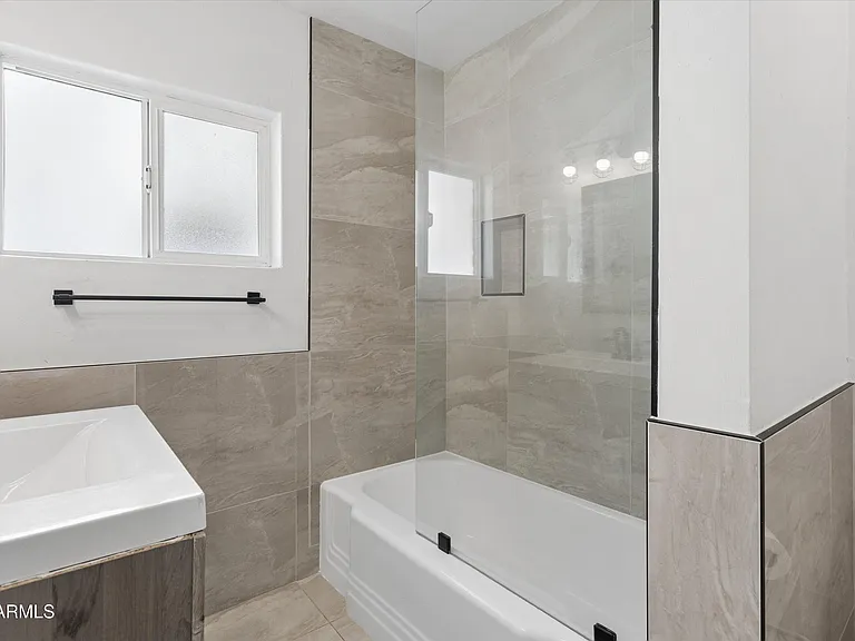 926 W Moreland St — Photo 19