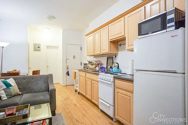 Rented by City Connections Realty | media 28