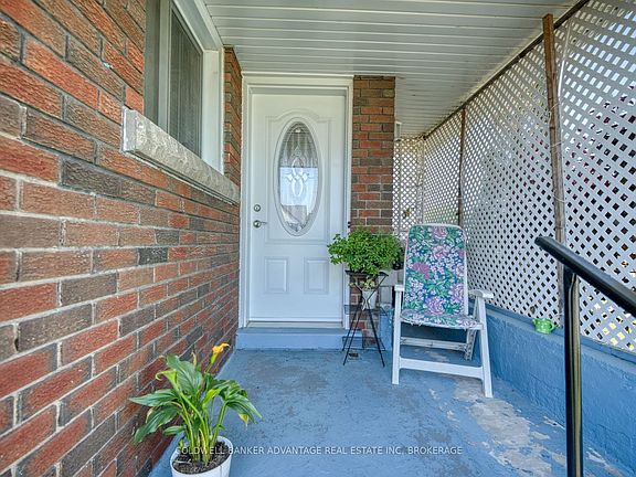 5th image of 813 Harriet St