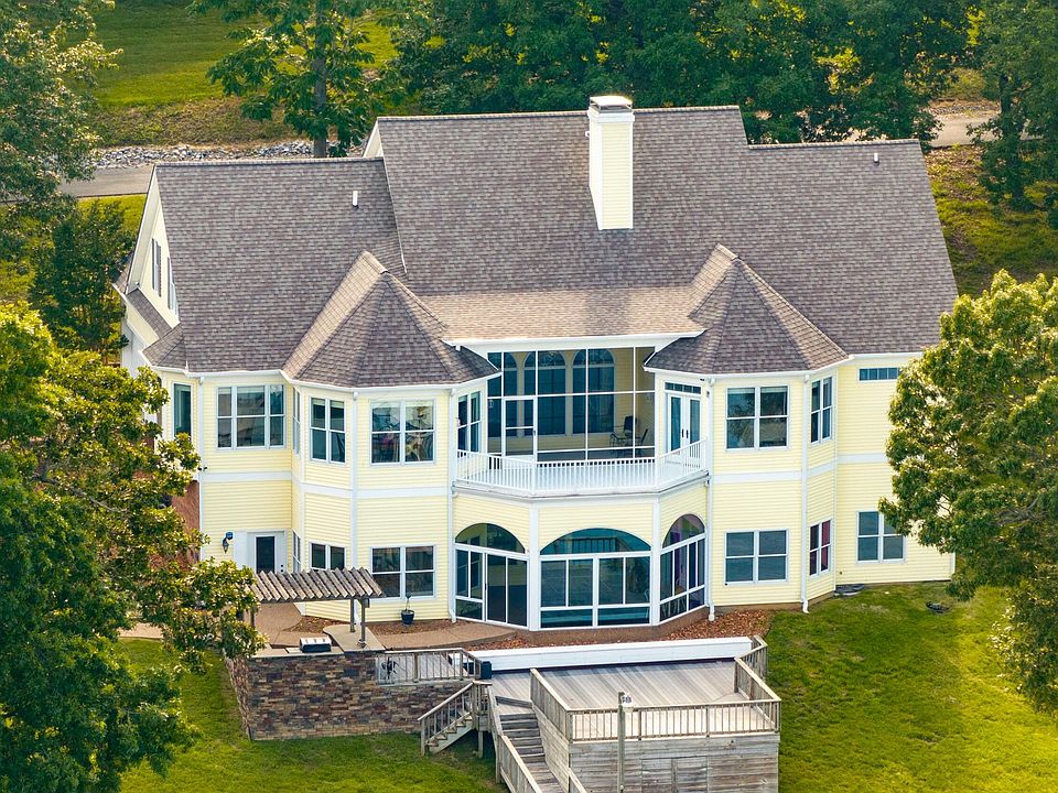 1st image of 129 Wayne Cir