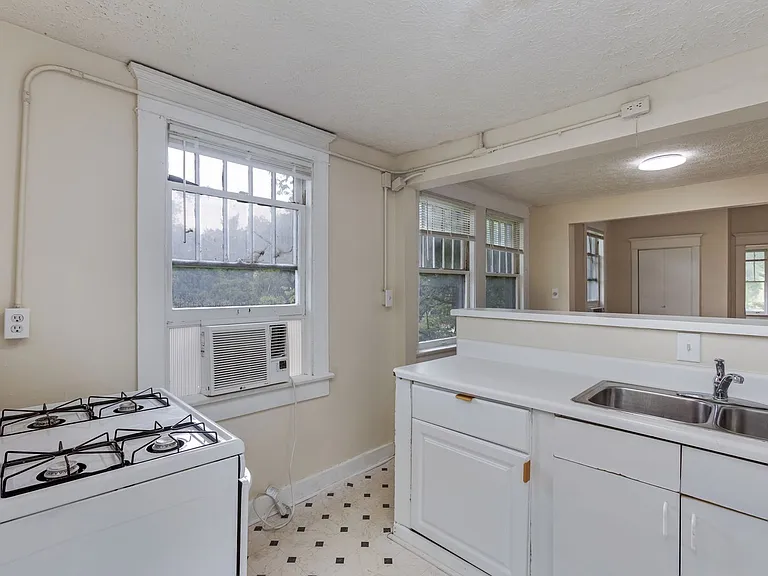 Abh - 2111 A/B/C/D Belmont — Photo 19