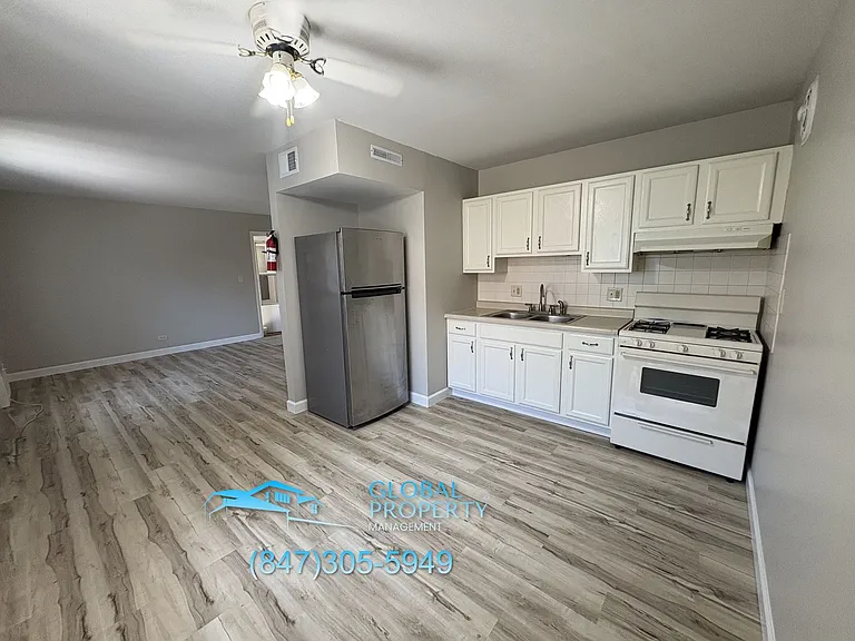 267 E Grand Ave — Photo 11