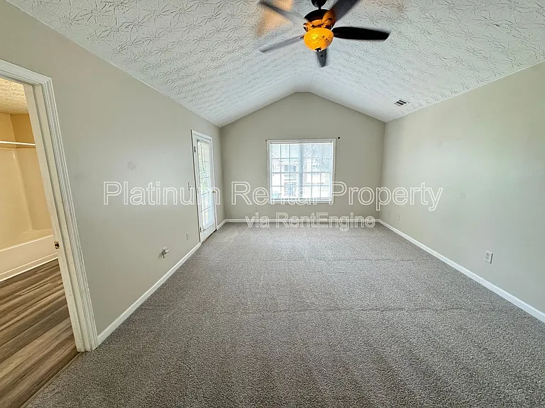 1823 Broadway St — Photo 15