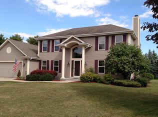 8749 W Mourning Dove Ct, Franklin, WI 53132