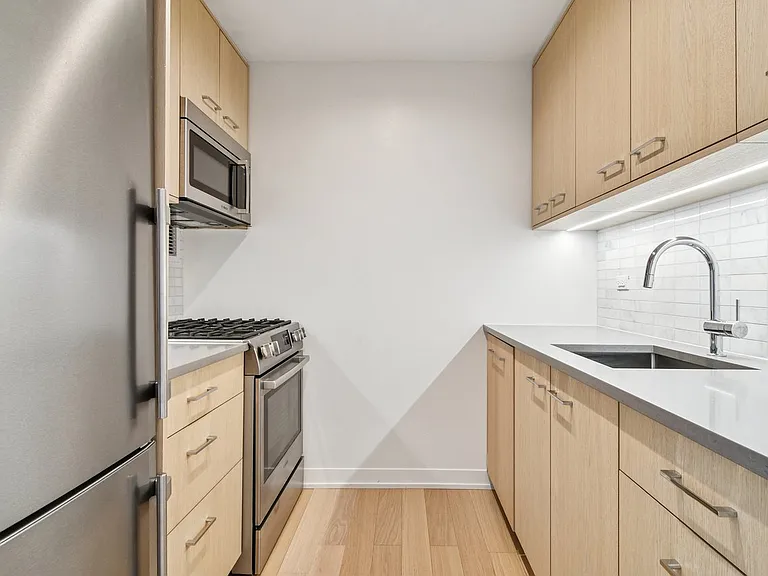 1 Columbus Pl #N15J — Photo 10
