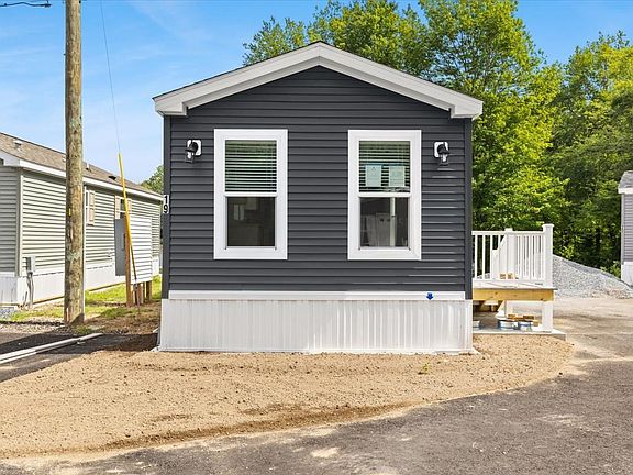 2nd image of 1540 Broadway Trlr 19