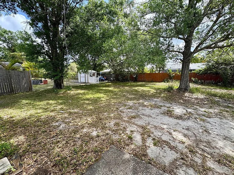 609 Tamarin Ln — Photo 22