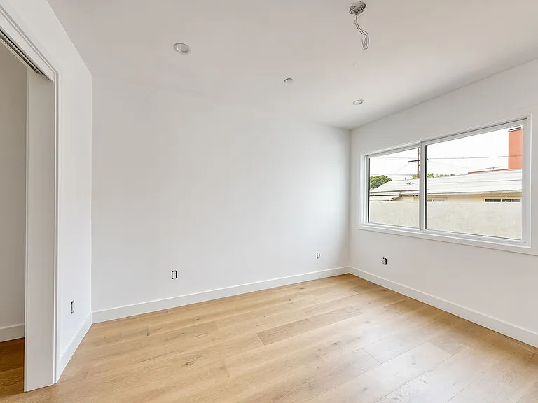 4285 La Salle Ave — Photo 8