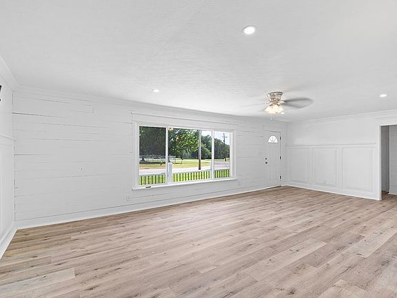 4th image of 304 W 2nd Street