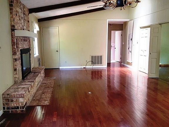 4th image of 210 Cinderella St