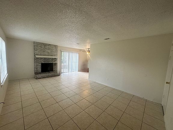 5th image of 4001 N Garland Ave #I