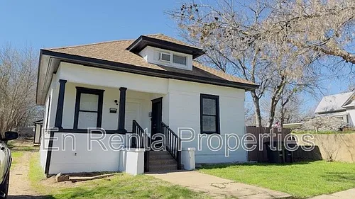 1217 Clinton Ave Photo 1