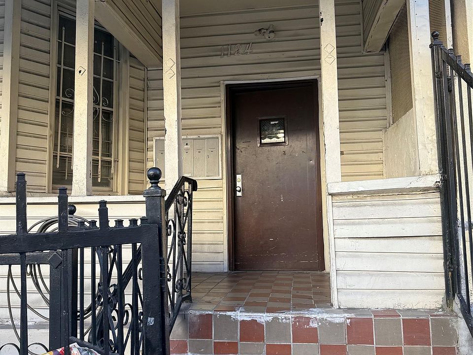 2nd image of 1124 Fox Street