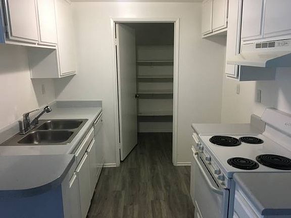 5th image of 5807 Laurel Canyon Blvd APT 109