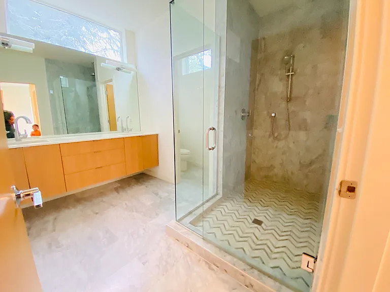 2322 E Denny Way — Photo 14