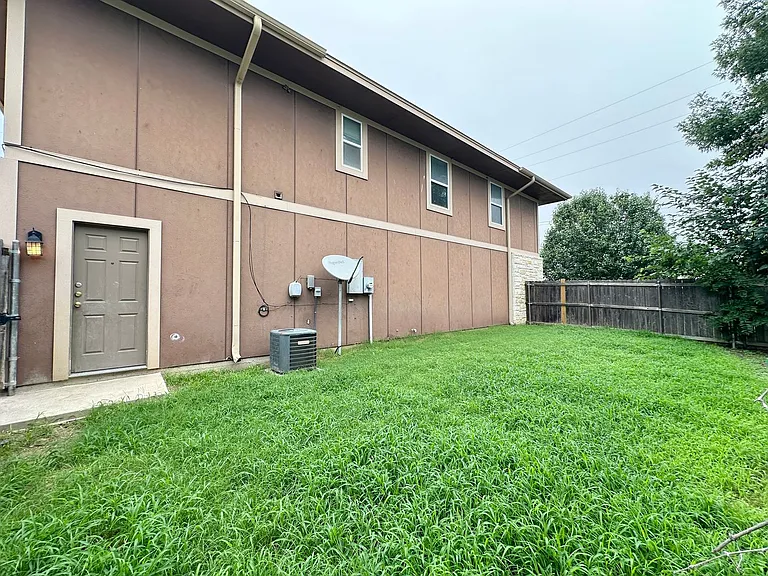 2328 Verna Lee Blvd — Photo 30