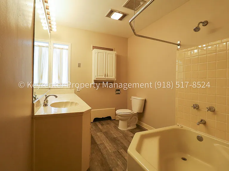1426 E 32nd Pl — Photo 33