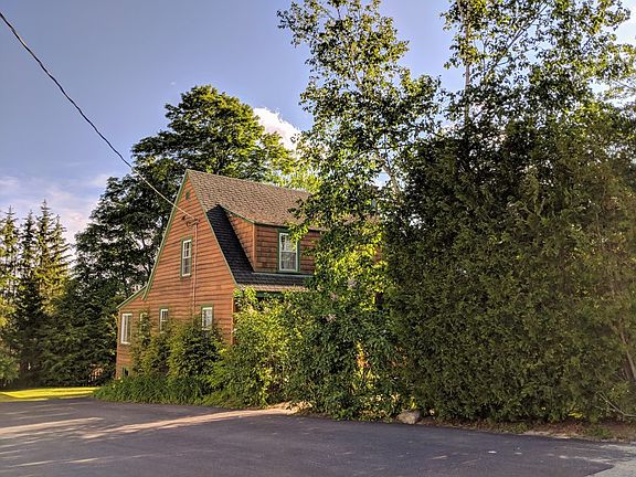 2nd image of 92 Acorn St