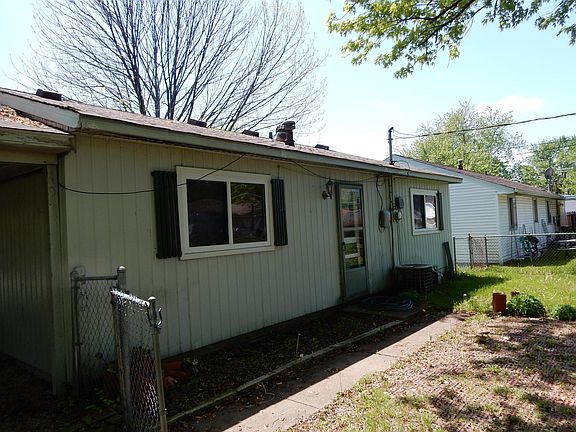 3rd image of 2202 Heatherfield Dr