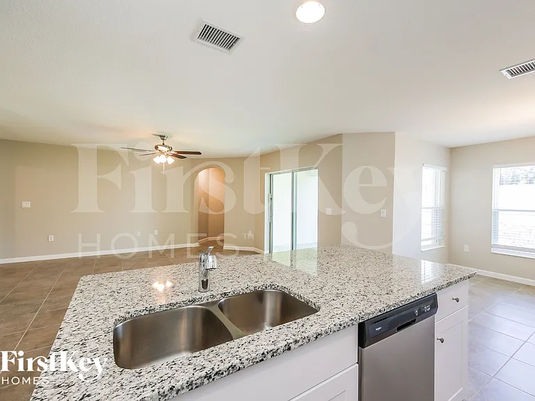 623 Lindbergh Way — Photo 9