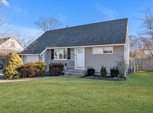 1137 Reilly St, Bay Shore, NY 11706
