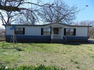 305 W Spencer St, Bangs, TX 76823