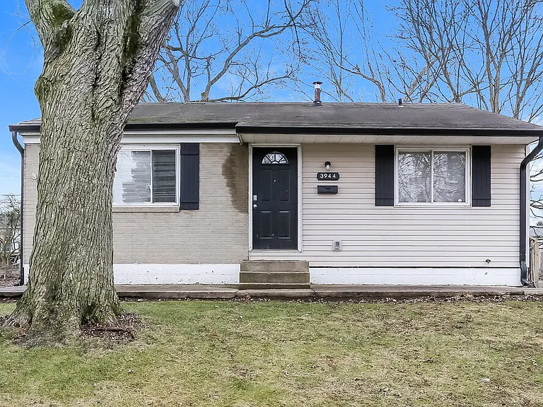 3944 Ivorton Rd E — Photo 1