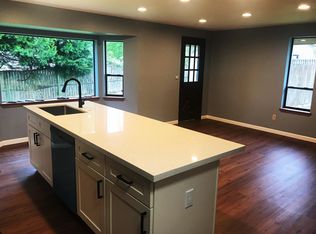 6049 NE 200th St, Kenmore, WA 98028