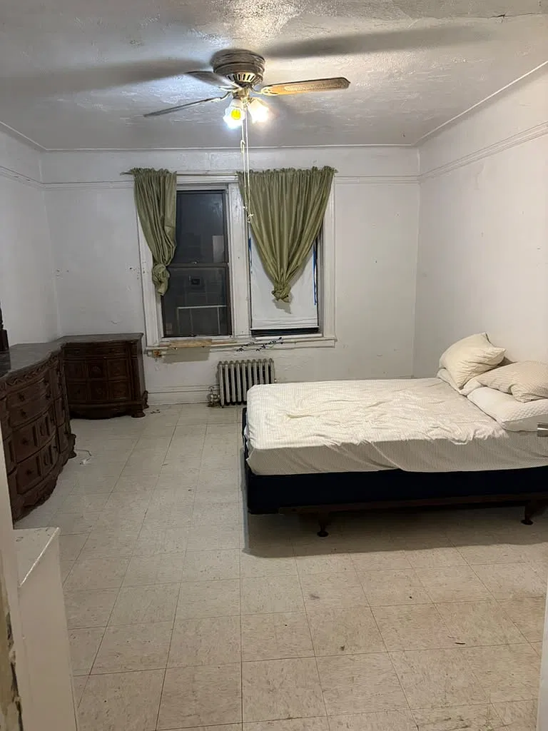 3 bed, $1,200 — Photo 2