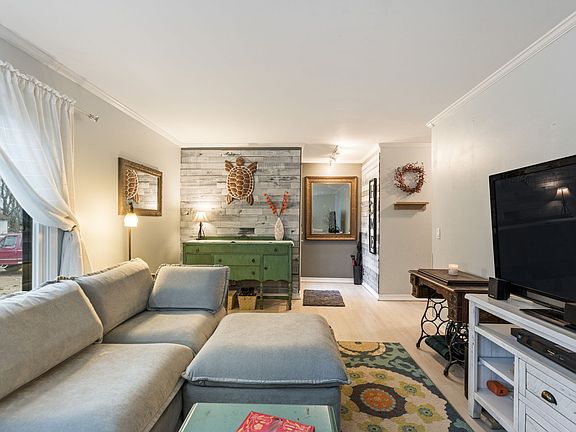 3rd image of 514 Doral Country Dr
