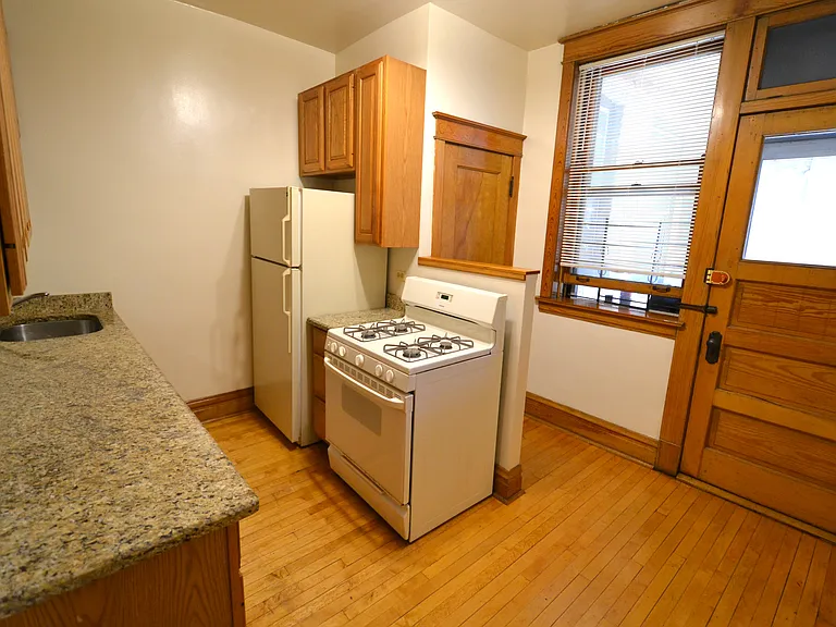 3765 N Lakewood Ave #2 — Photo 8