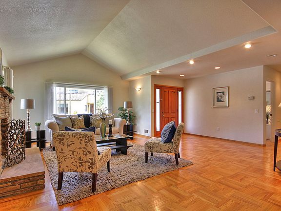 5th image of 100 Edgehill Dr