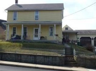 128 N 9th St, Akron, PA 17501