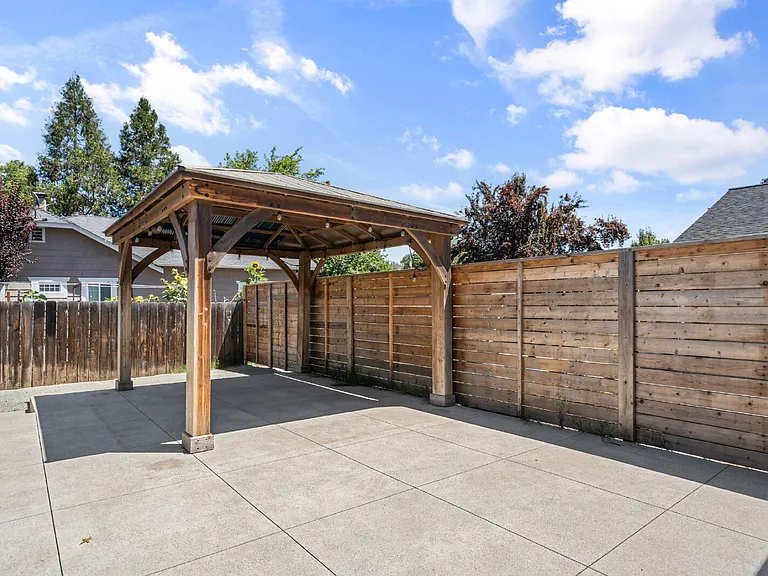 510 Keene Dr — Photo 26