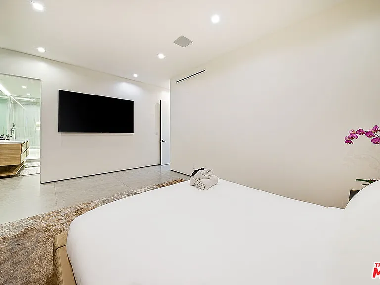 128 N Laurel Ave — Photo 52