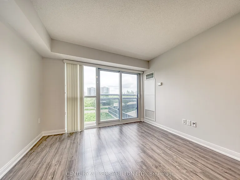 275 Village Green Sq #420 — Photo 17