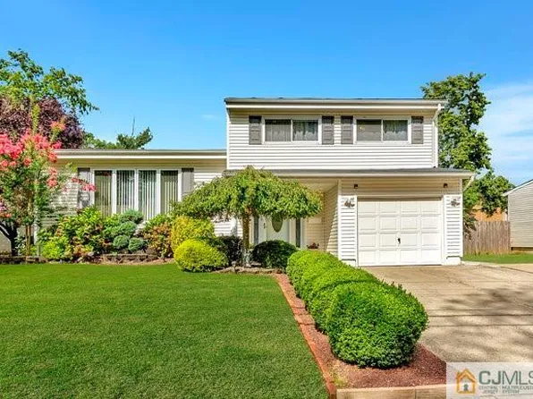 5 Margaret St, Old Bridge, NJ 08857