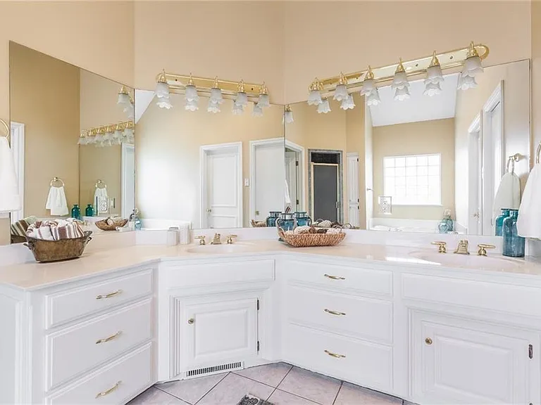 14708 Lamplight Ln — Photo 6
