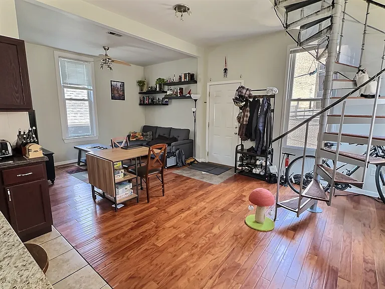 1430 W Wellington Ave #2R — Photo 7