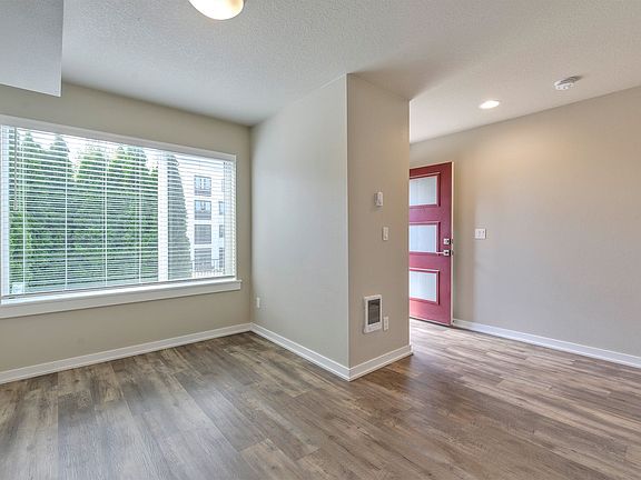 4th image of 17235 SW Goldcrest Ln