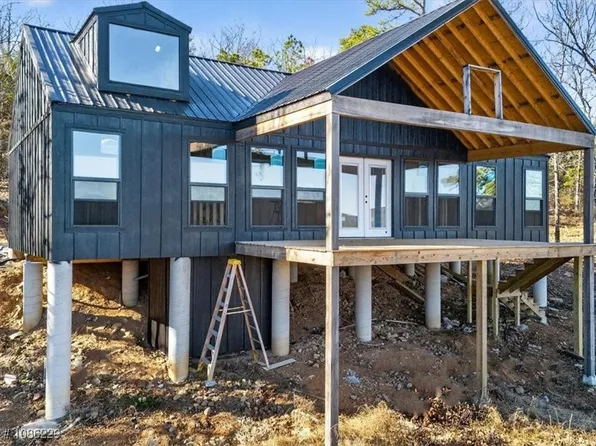 Walker Mountain Rd, Hodgen, OK 74939