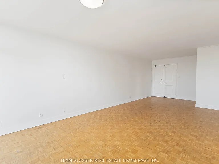 396 Queens Ave #502 — Photo 9