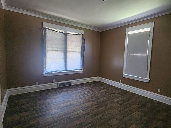 4th image of 1024 S Greenlawn Ave