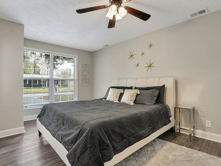 720 Dixon St — Photo 24