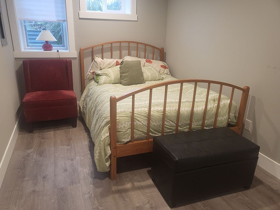 Full size bed