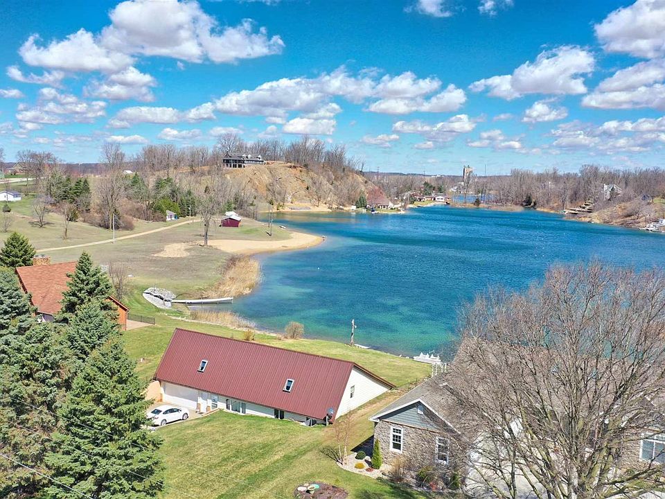 Welcome to 2608 E Lapoint Dr.