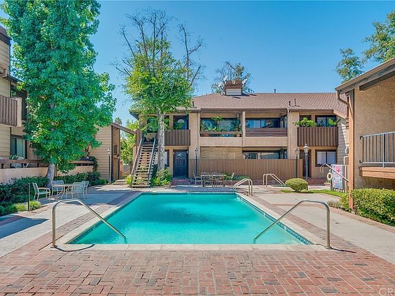 2nd image of 7259 Balboa Blvd Unit 14